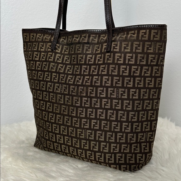 💯 Authentic Fendi Monogram Brown Tote Bag🍀 - Picture 15 of 16